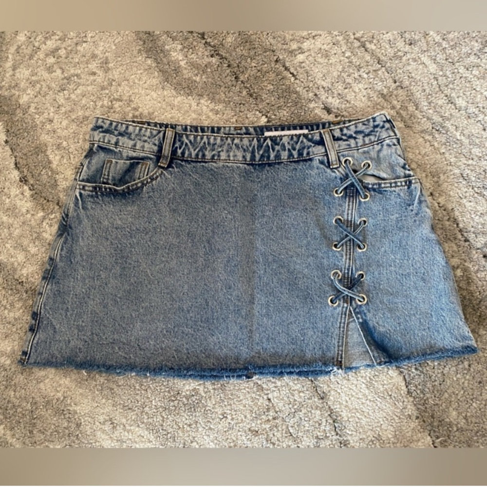 Zara Denim Mini Skirt with Lace Up Detail Size L 🔥 - Picture 2 of 8